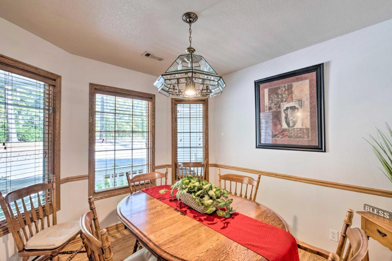 Beautiful Ozark Oasis With Deck Walk To Beaver Lake Rogers Exterior photo