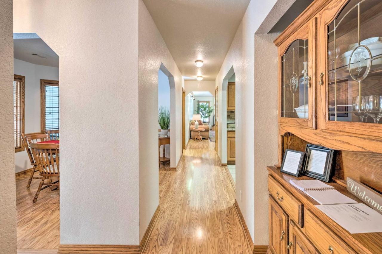 Beautiful Ozark Oasis With Deck Walk To Beaver Lake Rogers Exterior photo